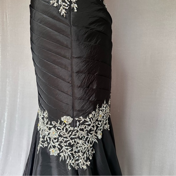 Black Strapless Corset Back Mermaid Gown Rhinestone Accents Size 4 - Formal Prom - Picture 6 of 8